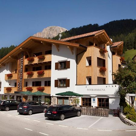 Hotel Christian Corvara In Badia Eksteriør bilde