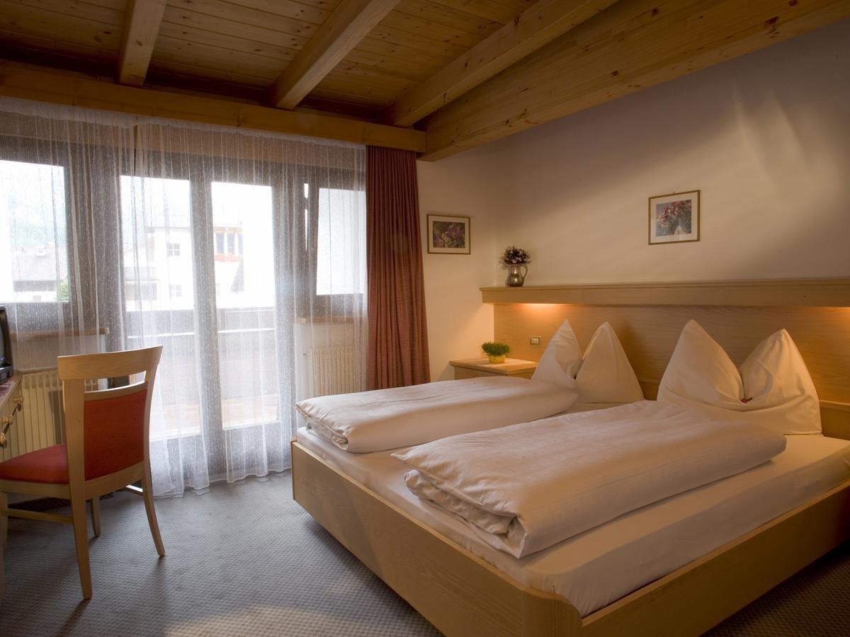 Hotel Christian Corvara In Badia Eksteriør bilde