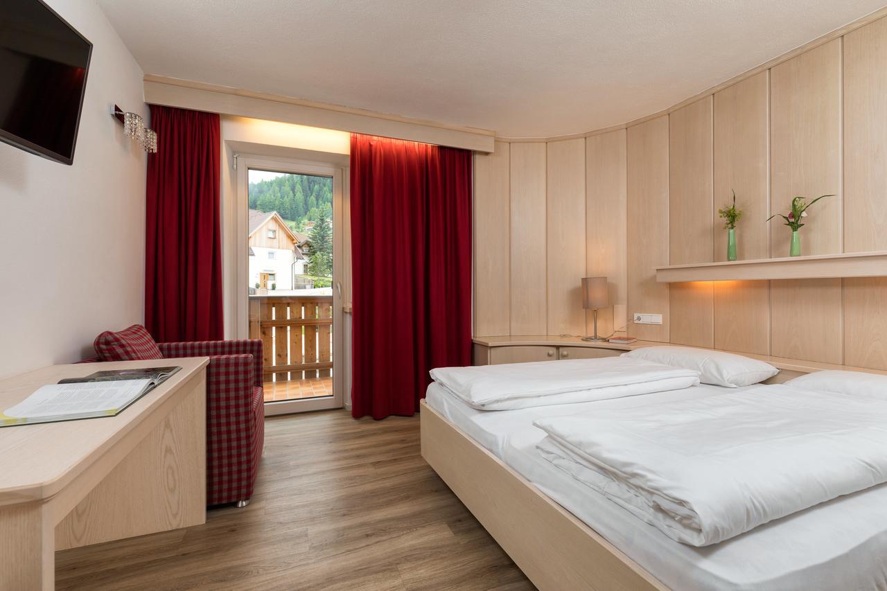 Hotel Christian Corvara In Badia Eksteriør bilde