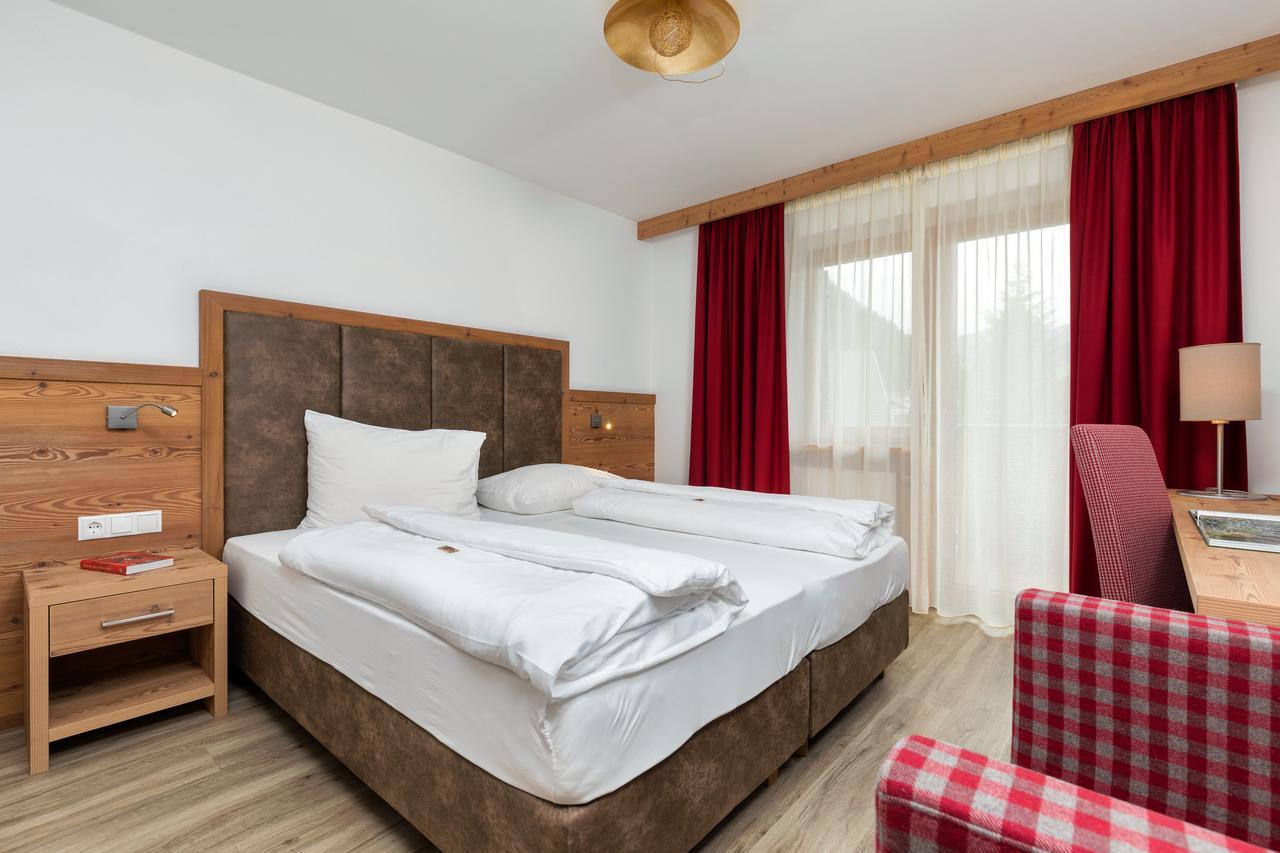 Hotel Christian Corvara In Badia Eksteriør bilde