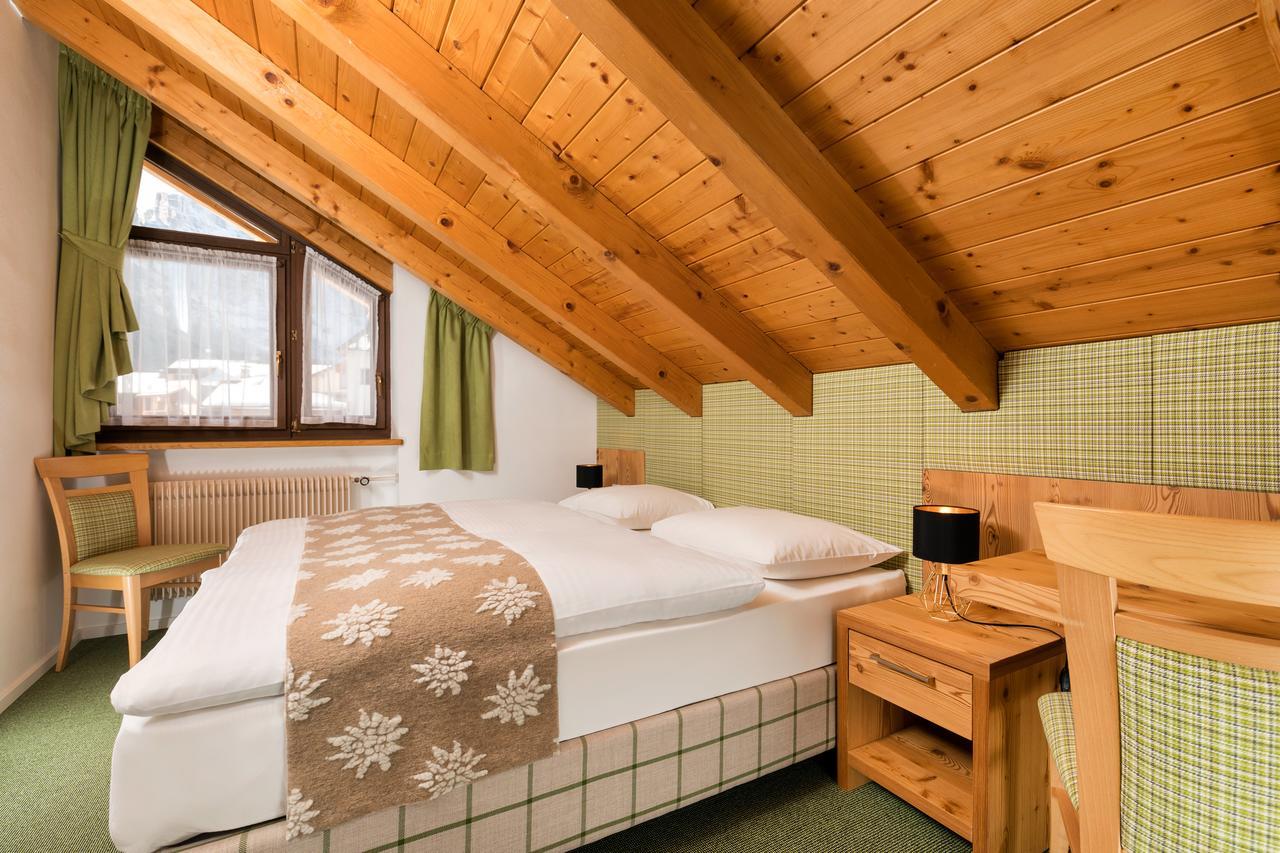 Hotel Christian Corvara In Badia Eksteriør bilde